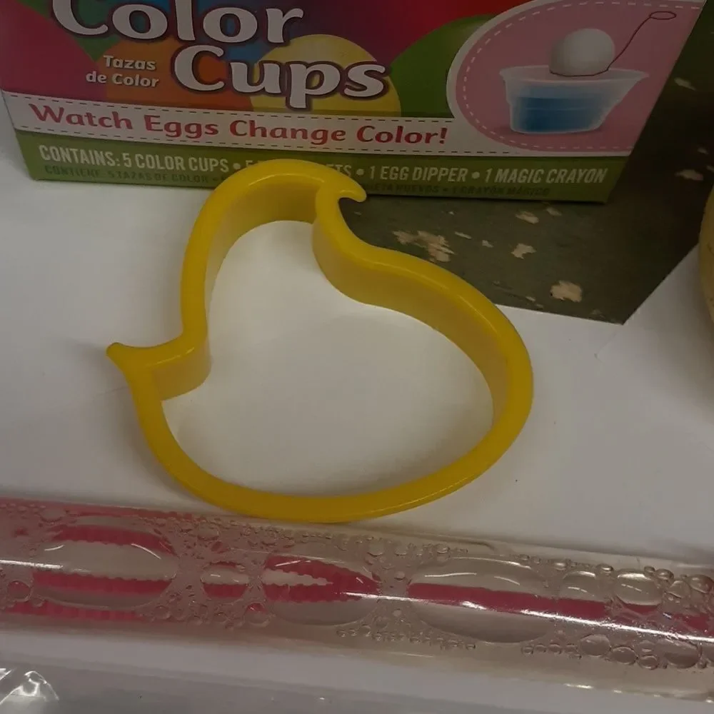 Huge Peeps themed Easter‎ Basket, blow mold bucket & more.